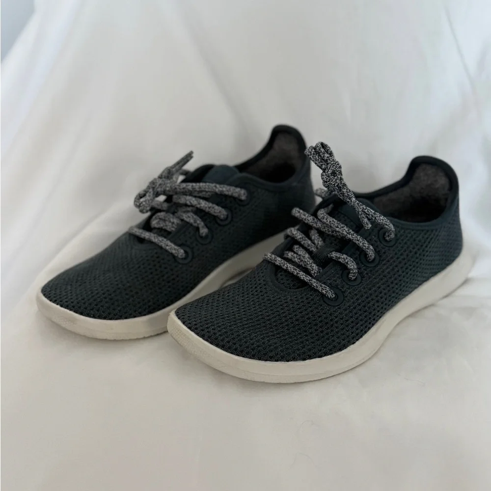 Women’s dark blue Allbirds sneakers - Picture 1 of 7